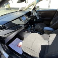 Kia Caren&rsquo;s 2 crdi isg 7 seater 
