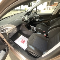 Peugeot 208 allure hdi