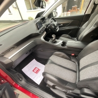 Peugeot 3008 Allure blue hdi manual transmission 