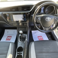Toyota Auris touring estate sport 