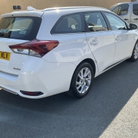 Toyota Auris touring estate sport 