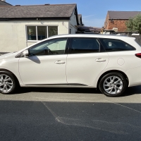 Toyota Auris touring estate sport 