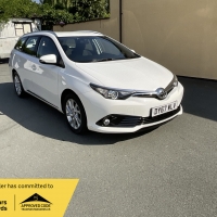 Toyota Auris touring estate sport 